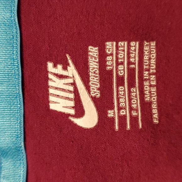 Nike top - Picture 2 of 7